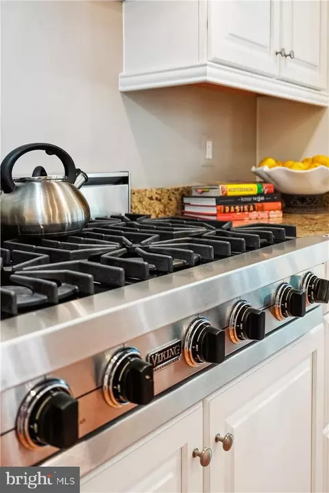 Kitchen - 41334 Raspberry Dr, Leesburg, VA 20176 photo 2 of 5