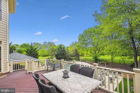 Exterior - 41334 Raspberry Dr, Leesburg, VA 20176 photo 6 of 19