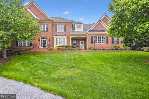 Exterior - 41334 Raspberry Dr, Leesburg, VA 20176 photo 2 of 19