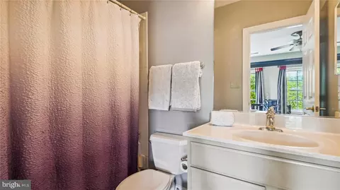 Bath - 41334 Raspberry Dr, Leesburg, VA 20176 photo 2 of 2