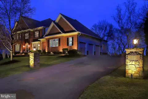 Exterior - 41334 Raspberry Dr, Leesburg, VA 20176 photo 15 of 19