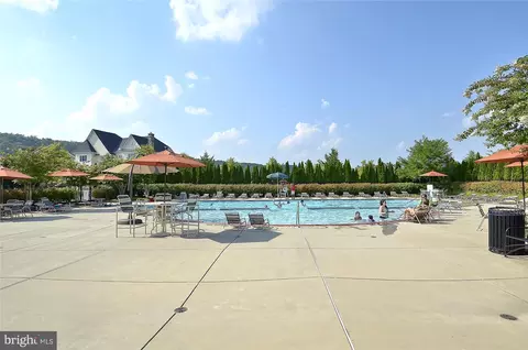 Exterior - 41334 Raspberry Dr, Leesburg, VA 20176 photo 16 of 19