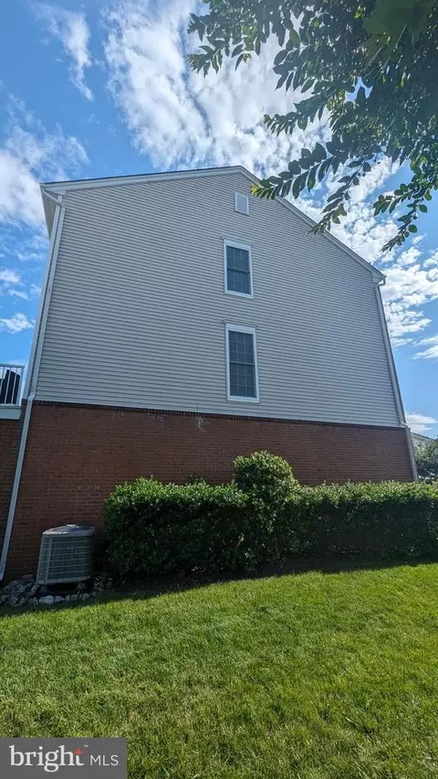 25152 Monteith Ter, Chantilly, VA 20152 photo 2
