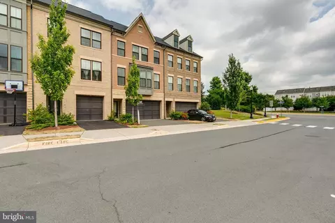 23639 Turtle Point Ter, Ashburn, VA 20148 photo 2