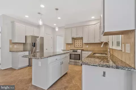 Kitchen - 21683 Channing Ct, Ashburn, VA 20147 photo 2 of 4