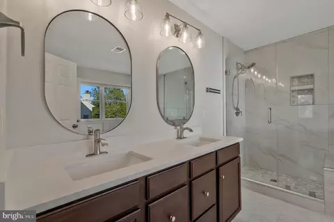 Bath - 21683 Channing Ct, Ashburn, VA 20147 photo 2 of 5