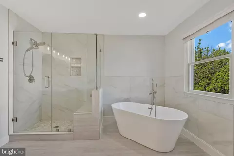Bath - 21683 Channing Ct, Ashburn, VA 20147 photo 3 of 5