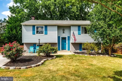 205 Chestnut Ct, Sterling, VA 20164