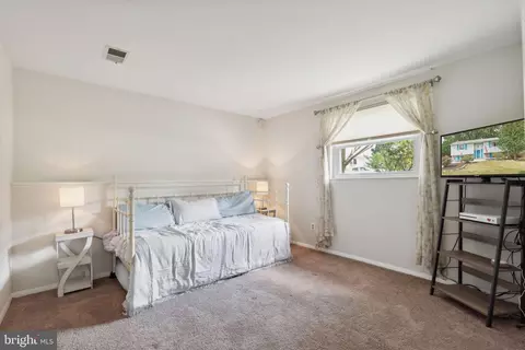 Bedroom - 205 Chestnut Ct, Sterling, VA 20164 photo 3 of 8
