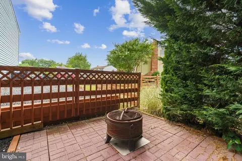 Exterior - 205 Chestnut Ct, Sterling, VA 20164 photo 4 of 8