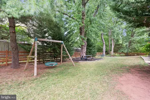 Exterior - 205 Chestnut Ct, Sterling, VA 20164 photo 5 of 8