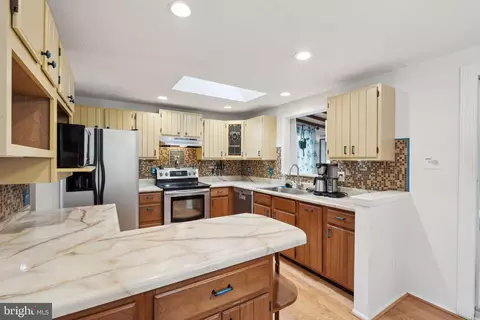 Kitchen - 205 Chestnut Ct, Sterling, VA 20164 photo 2 of 5