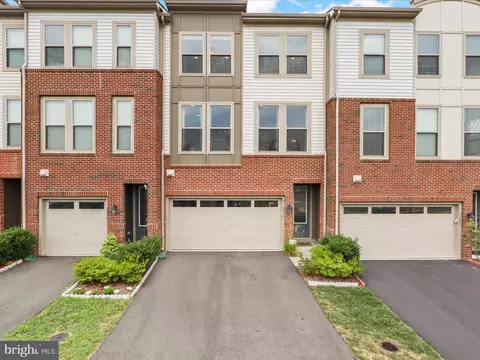 42361 Dogwood Glen Sq, Sterling, VA 20166
