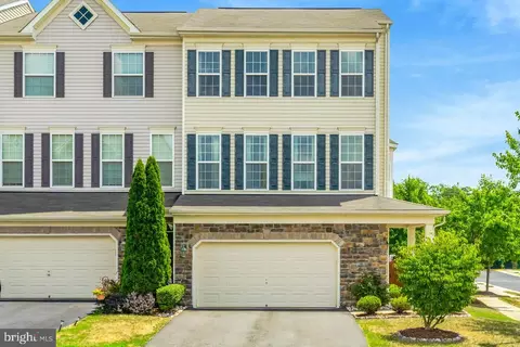 25196 Hummocky Ter, Aldie, VA 20105