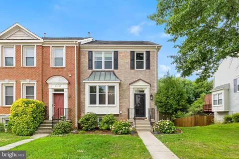 20843 Sandstone Sq, Sterling, VA 20165