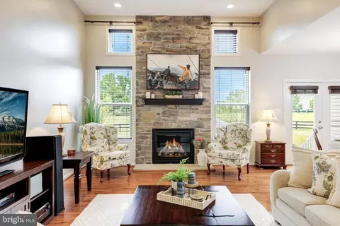 12015 George Farm Dr, Lovettsville, VA 20180