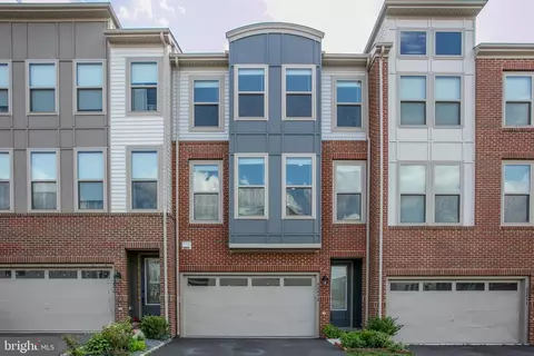 42492 Dogwood Glen Sq, Sterling, VA 20166