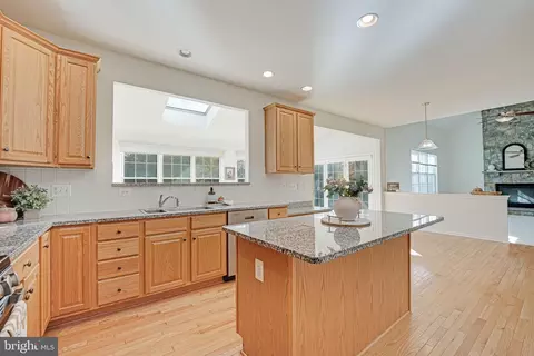 25896 Stinger Dr, Chantilly, VA 20152 photo 17