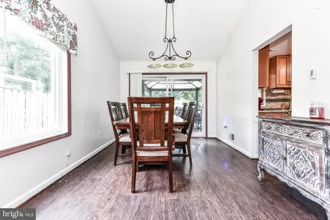 13 Crescent Ct, Sterling, VA 20164 photo 6