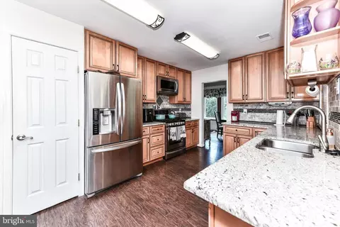 13 Crescent Ct, Sterling, VA 20164 photo 8