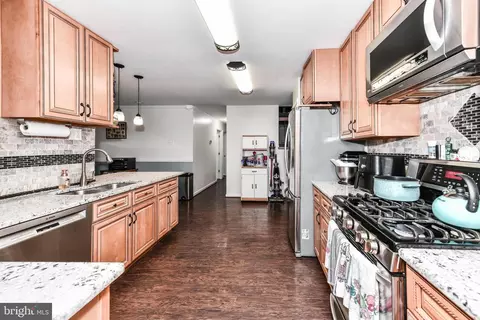 13 Crescent Ct, Sterling, VA 20164 photo 10