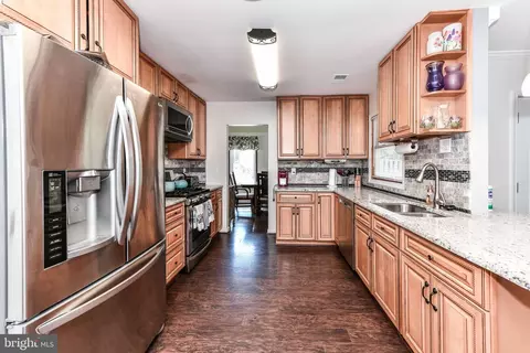 13 Crescent Ct, Sterling, VA 20164 photo 7