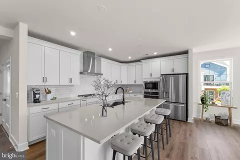 23679 Bolton Cres #12-201, Ashburn, VA 20148