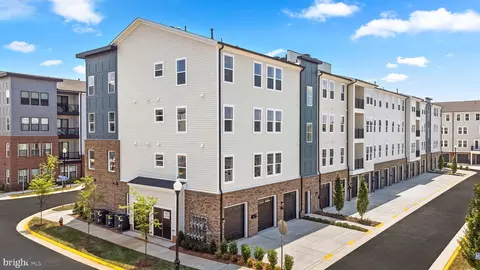 23679 Bolton Cres #12-202, Ashburn, VA 20148
