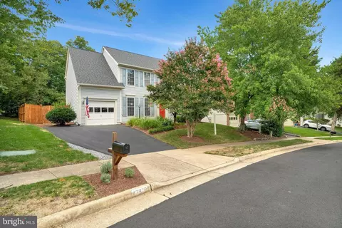 42970 Tara Ct, Ashburn, VA 20147 photo 2