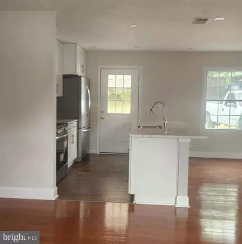 Entry Way - 222 W Beech Rd, Sterling, VA 20164 photo 2 of 6