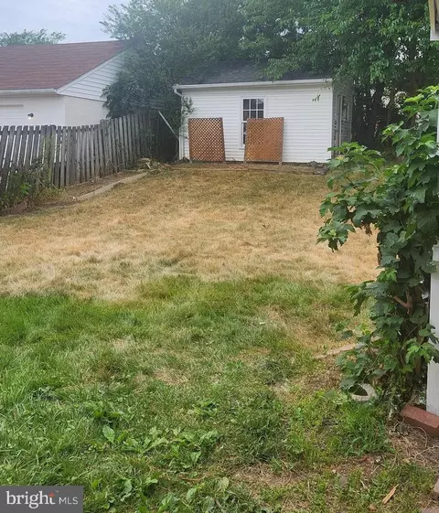 Exterior - 222 W Beech Rd, Sterling, VA 20164 photo 4 of 4