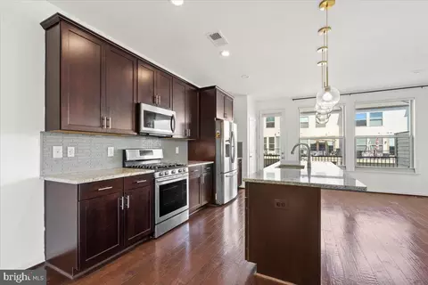 23510 Ashwood Moss Ter, Brambleton, VA 20148