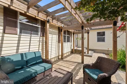 Exterior - 17795 Sands Rd, Hamilton, VA 20158 photo 4 of 16