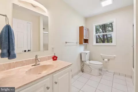 Bath - 17795 Sands Rd, Hamilton, VA 20158 photo 1 of 2