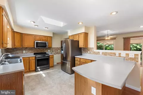 Kitchen - 17795 Sands Rd, Hamilton, VA 20158 photo 3 of 6