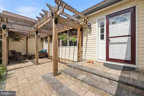 Exterior - 17795 Sands Rd, Hamilton, VA 20158 photo 5 of 16