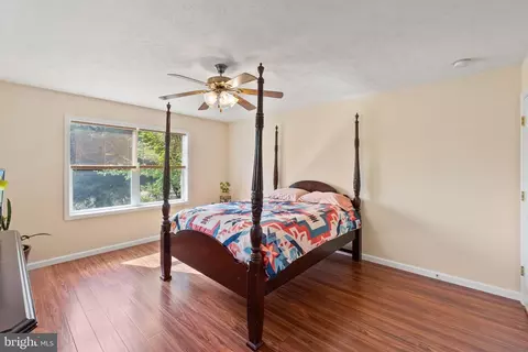 Bedroom - 17795 Sands Rd, Hamilton, VA 20158 photo 4 of 8