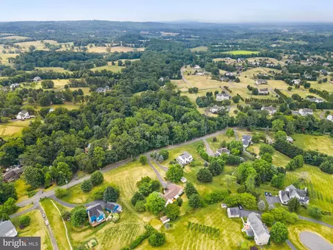 View/Area - 17795 Sands Rd, Hamilton, VA 20158 photo 10 of 12