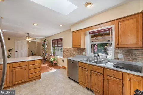 Kitchen - 17795 Sands Rd, Hamilton, VA 20158 photo 1 of 6