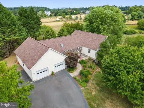 17795 Sands Rd, Hamilton, VA 20158