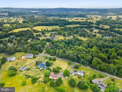 View/Area - 17795 Sands Rd, Hamilton, VA 20158 photo 11 of 12