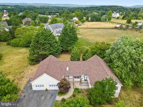 View/Area - 17795 Sands Rd, Hamilton, VA 20158 photo 6 of 12