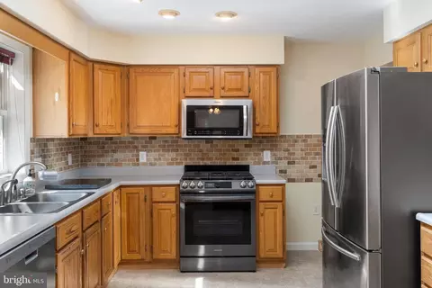 Kitchen - 17795 Sands Rd, Hamilton, VA 20158 photo 5 of 6
