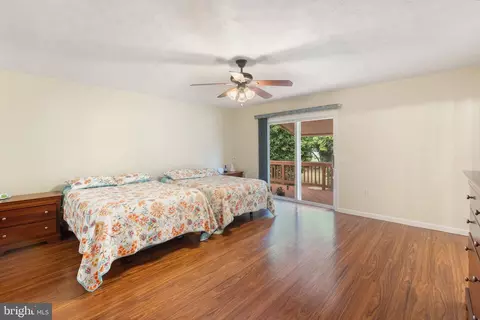 Bedroom - 17795 Sands Rd, Hamilton, VA 20158 photo 6 of 8