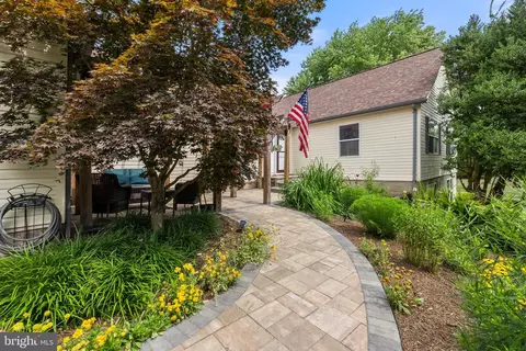 Exterior - 17795 Sands Rd, Hamilton, VA 20158 photo 1 of 16