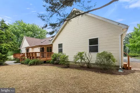 Exterior - 17795 Sands Rd, Hamilton, VA 20158 photo 8 of 16