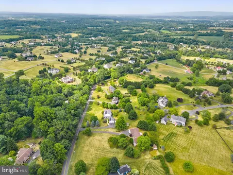 View/Area - 17795 Sands Rd, Hamilton, VA 20158 photo 9 of 12