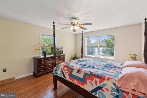 Bedroom - 17795 Sands Rd, Hamilton, VA 20158 photo 3 of 8