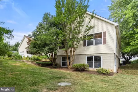Exterior - 17795 Sands Rd, Hamilton, VA 20158 photo 7 of 16