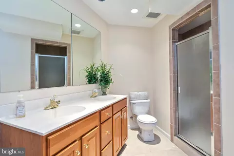 Bath - 25807 Anderby, Chantilly, VA 20152 photo 9 of 9